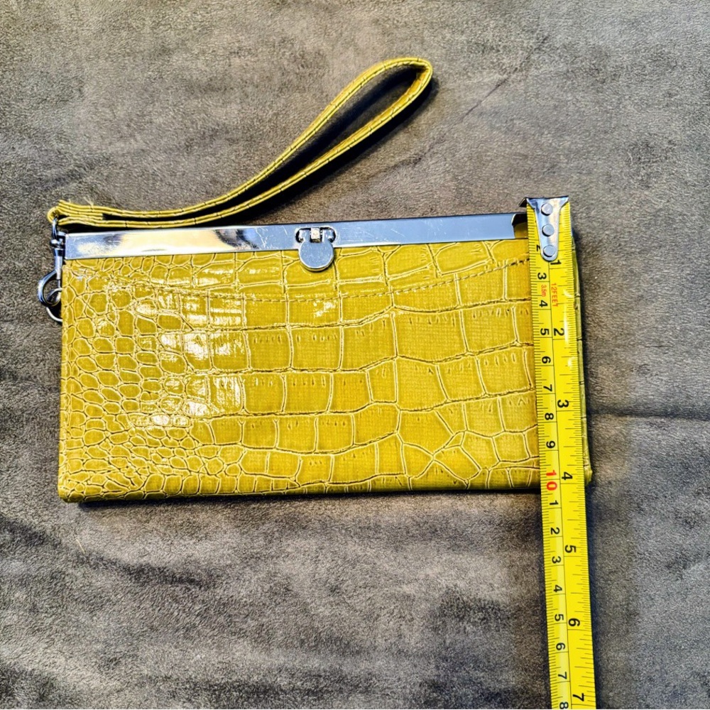 FAUX CROC Chartreuse Clutch Wallet w/ Wristlet Strap Multi-Compartments w/ Zip - Picture 5 of 16
